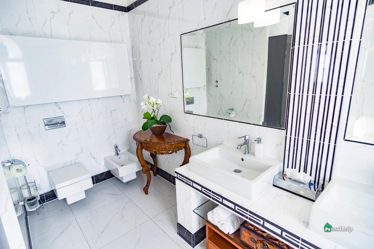 Unique Location With Hot-tub, Terrace And Garden Villa Prague