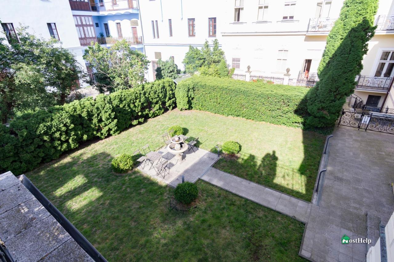 Unique Location With Hot-tub, Terrace And Garden Vila