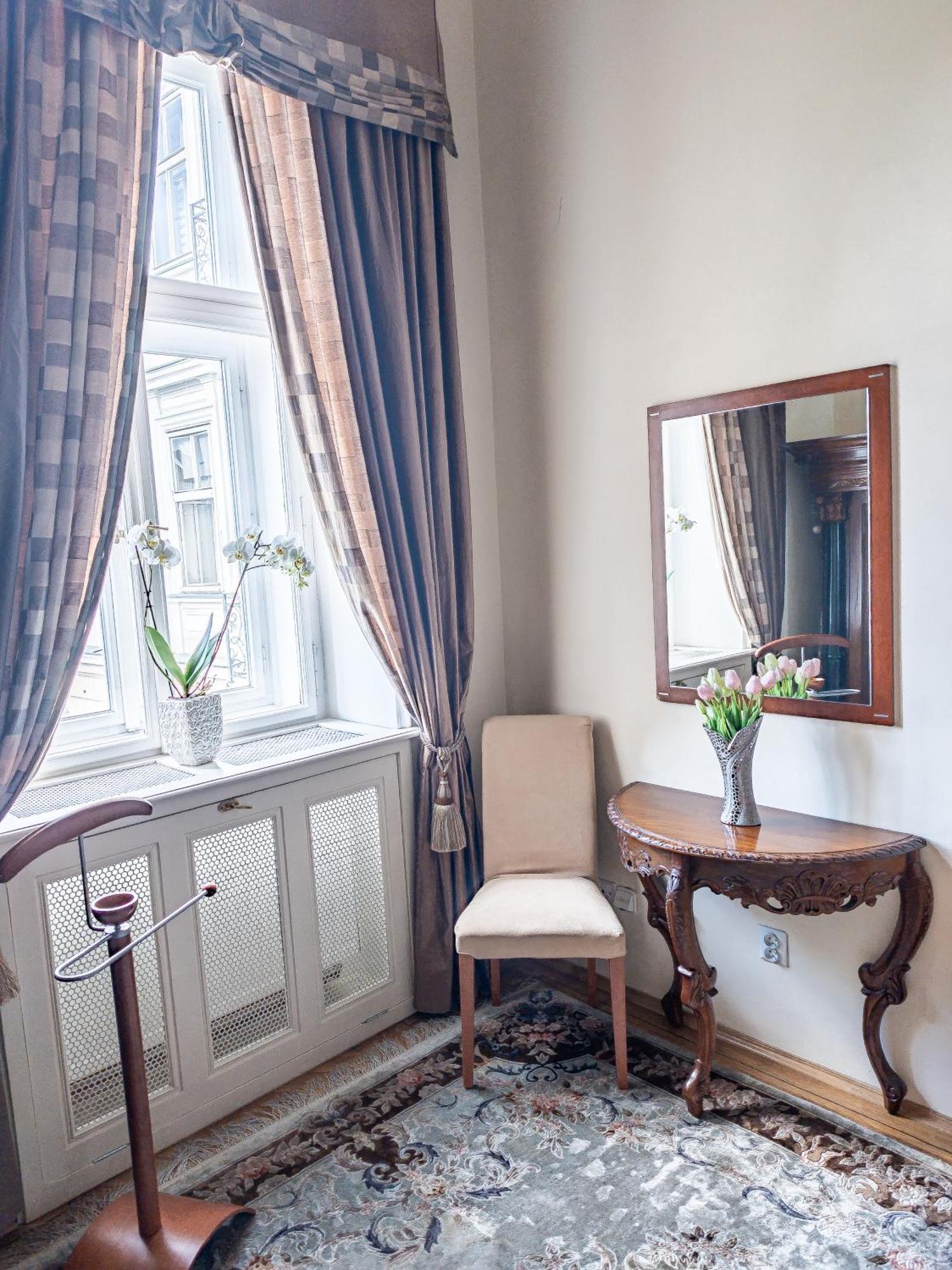 Unique Location With Hot-tub, Terrace And Garden Prague