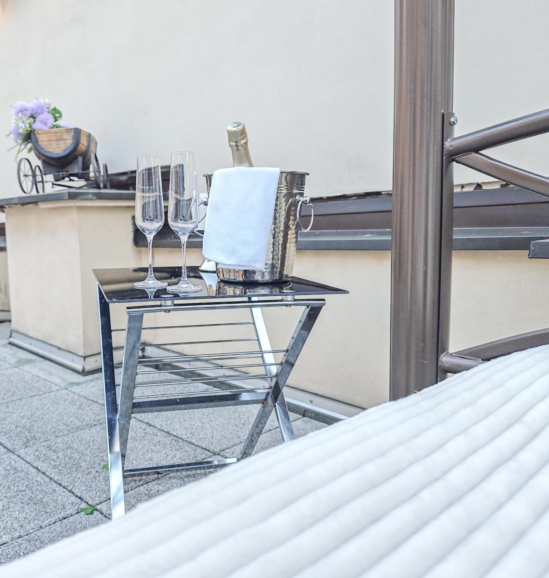 Unique Location With Hot-tub, Terrace And Garden * Prague