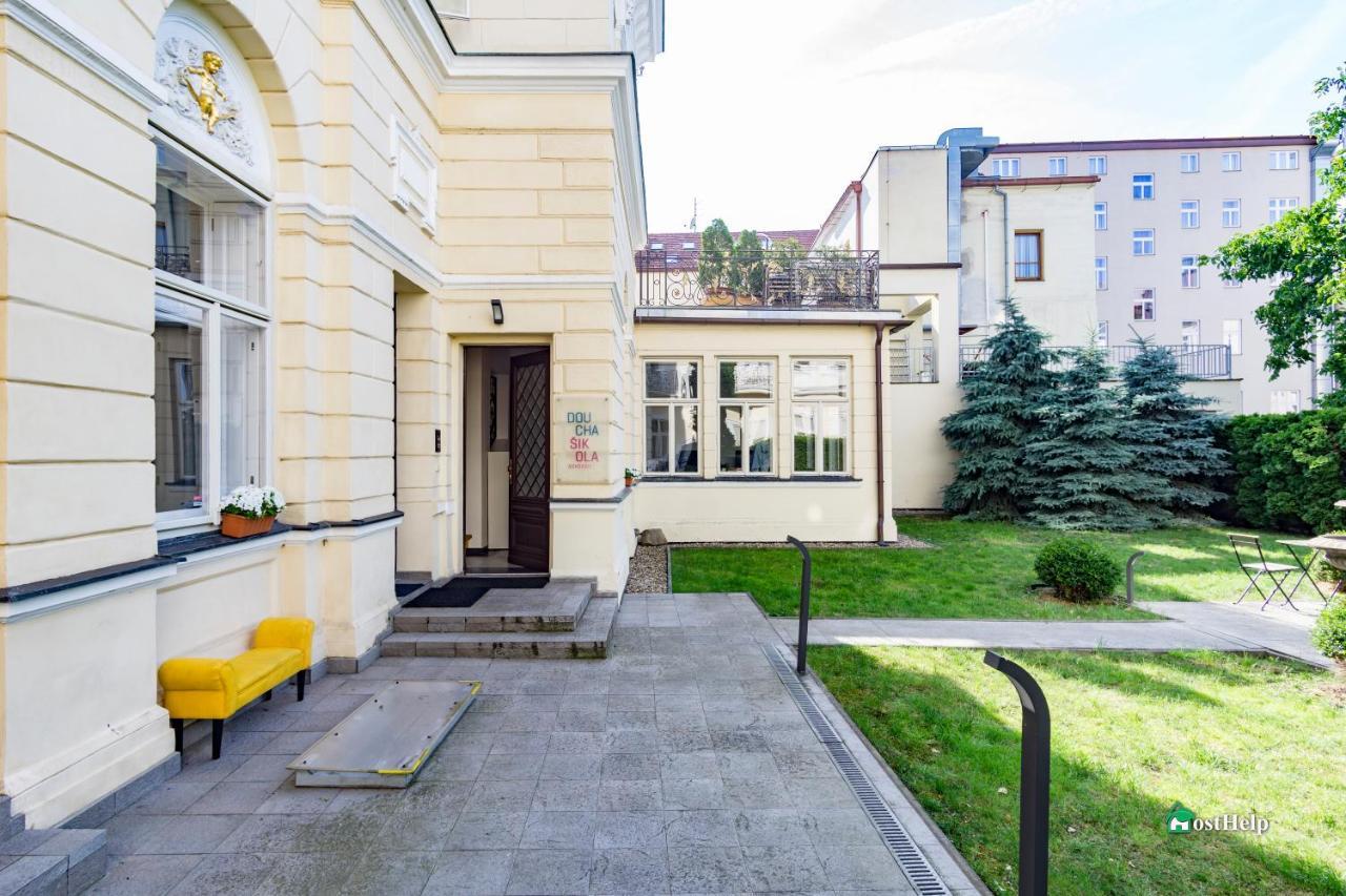 Unique Location With Hot-tub, Terrace And Garden Villa
