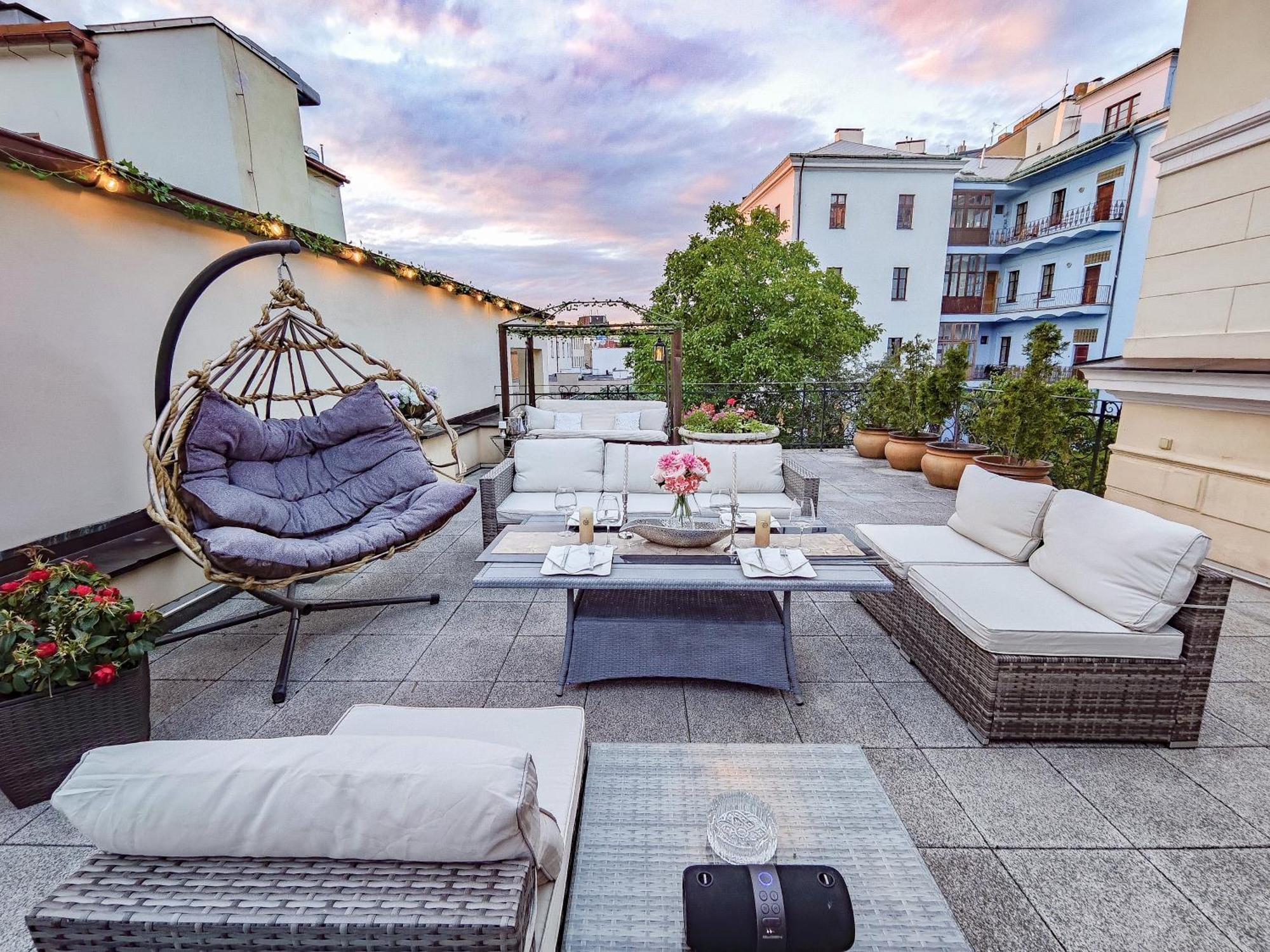 Unique Location With Hot-tub, Terrace And Garden Villa Prag